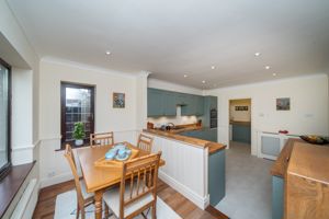 BREAKFAST KTCHEN- click for photo gallery